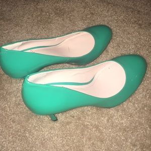 Vince camuto teal green heels